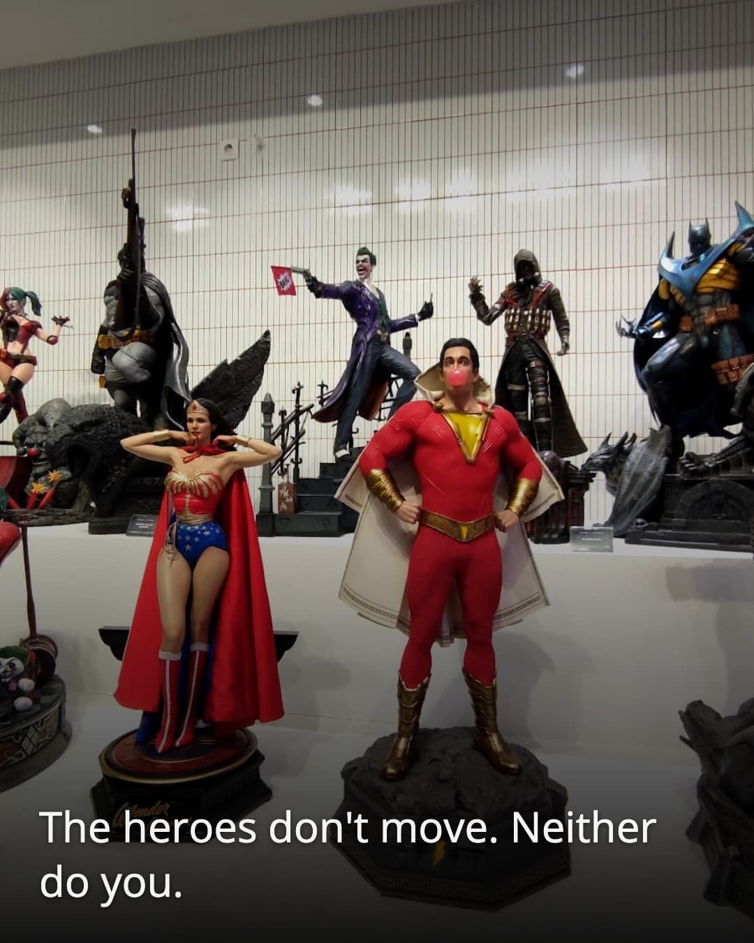STATUE 4 HEROES GALLERY statue display