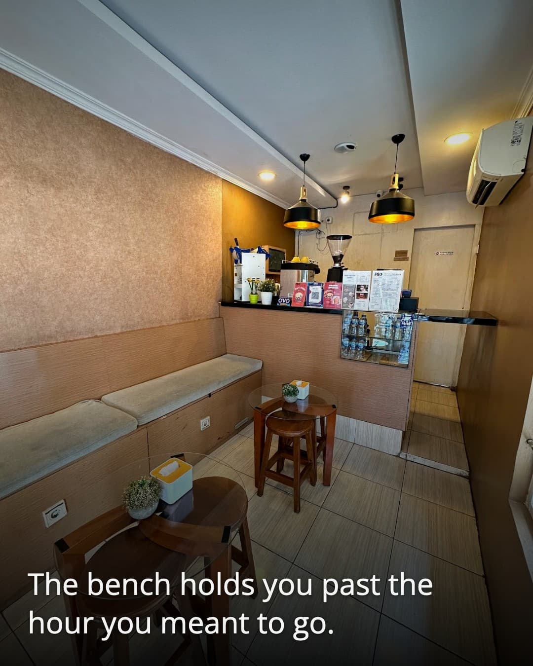 COFFEE 105 seating bench