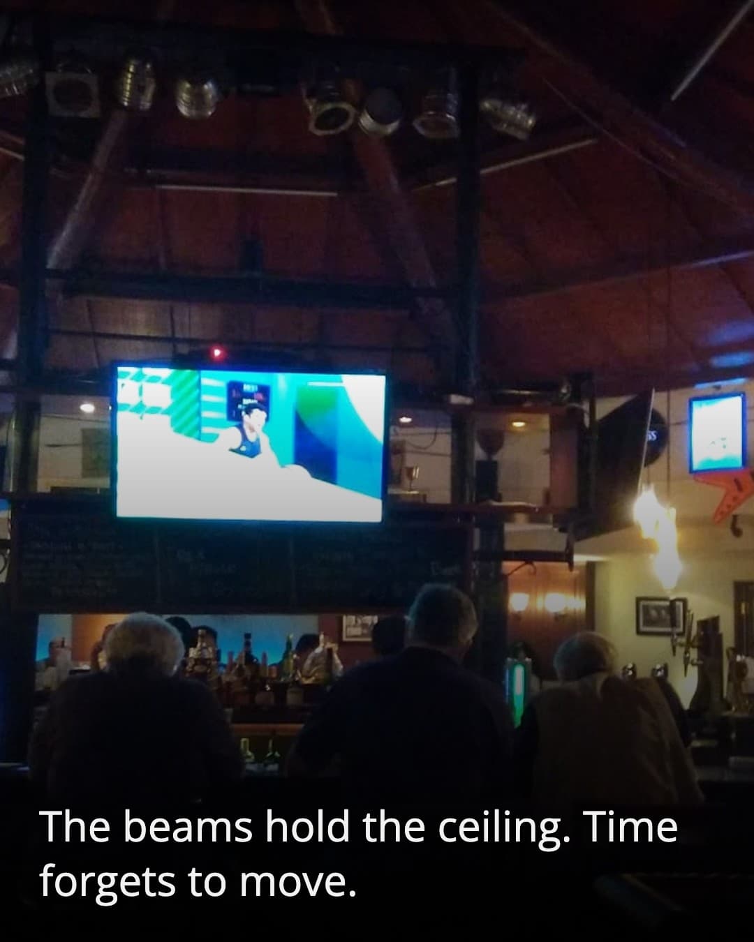 Satu Lagi Bar interior beams