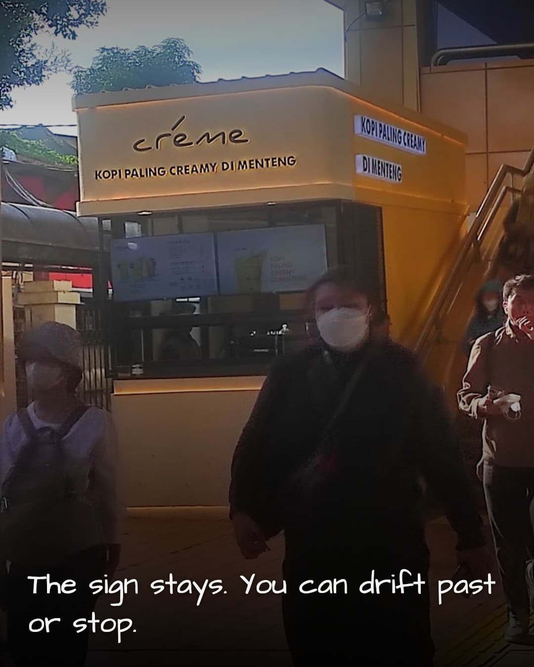 Stasiun Gondangdia storefront sign
