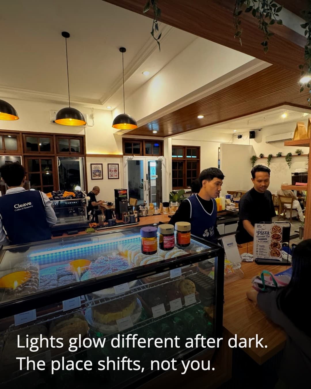 Daily Blend Coffee Cipete evening counter