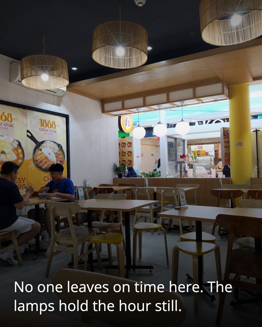 Hong Tang Healthy Dessert seating area