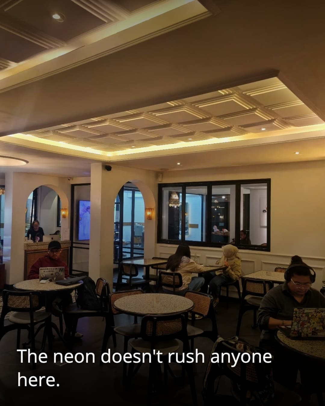 Chief Coffee Radio Dalam neon wall