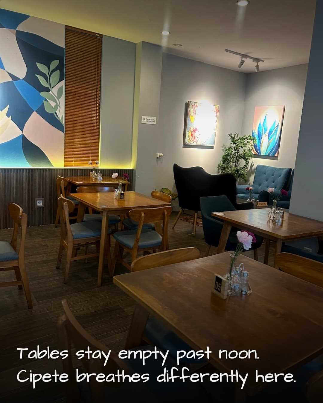 Selibar Coffee & Eatery empty dining room