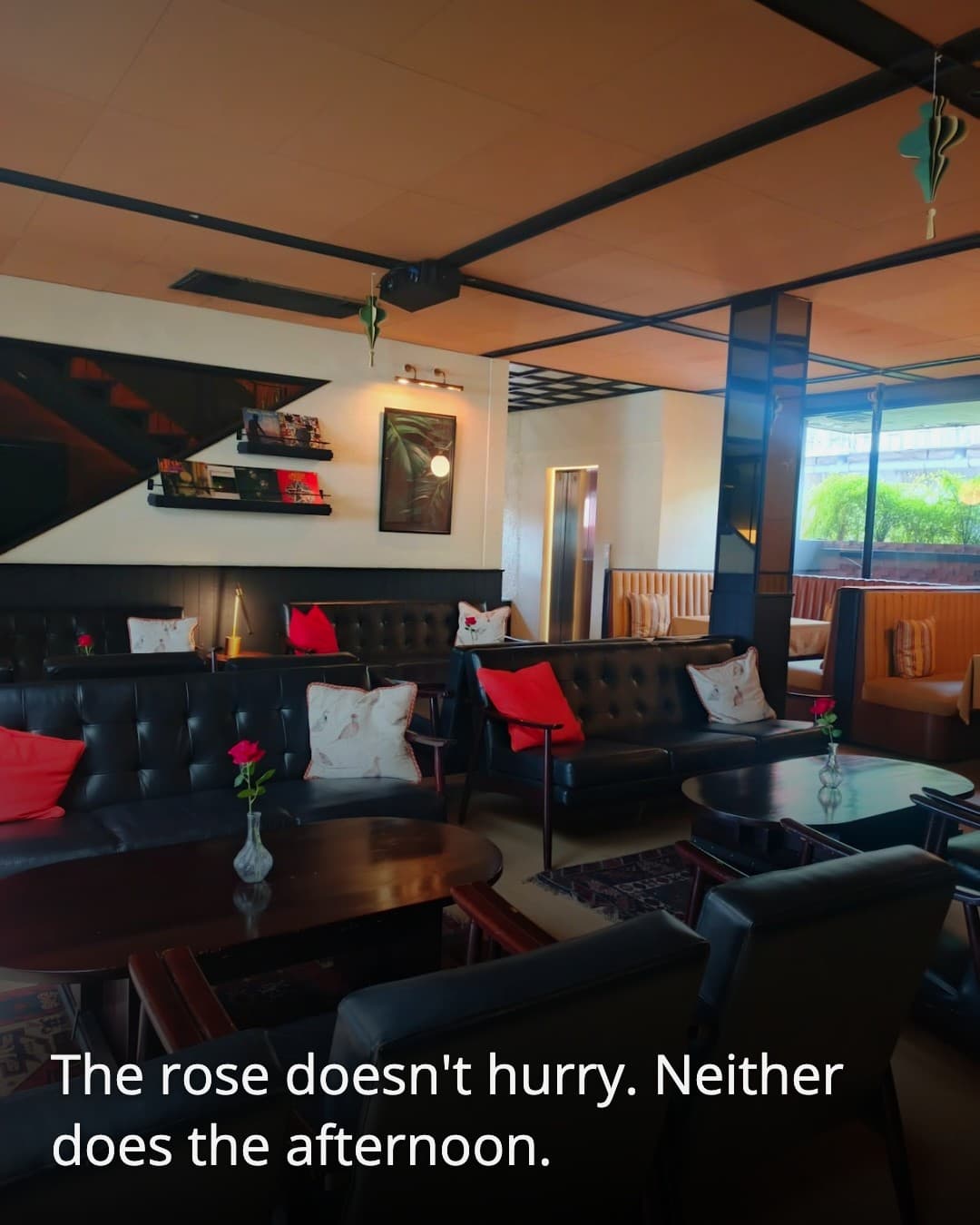 PENN JAKARTA table with rose