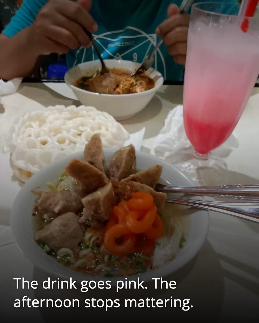 Bakso Sido Mampir table spread