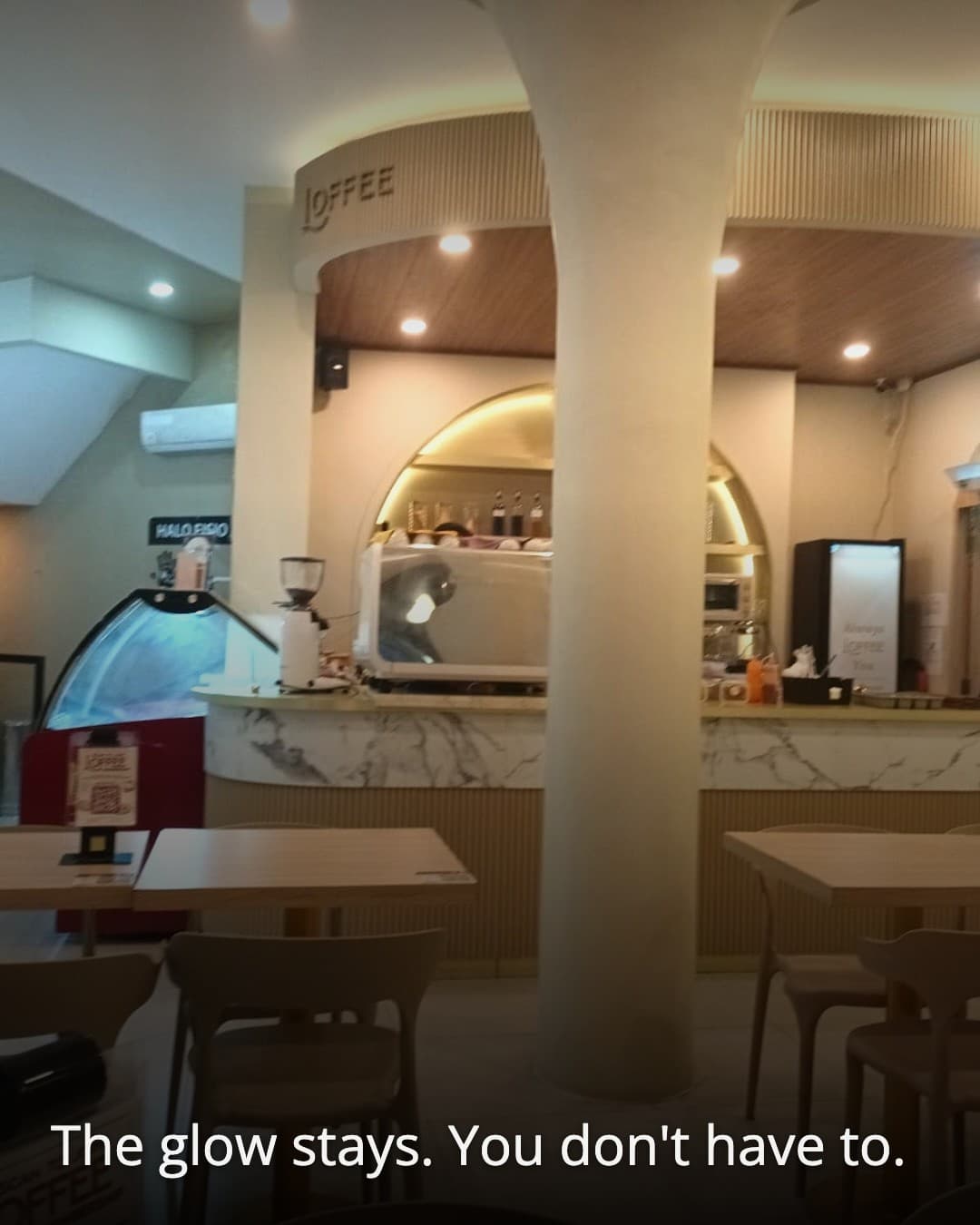 Loffee Coffee & Eatery counter and lighting