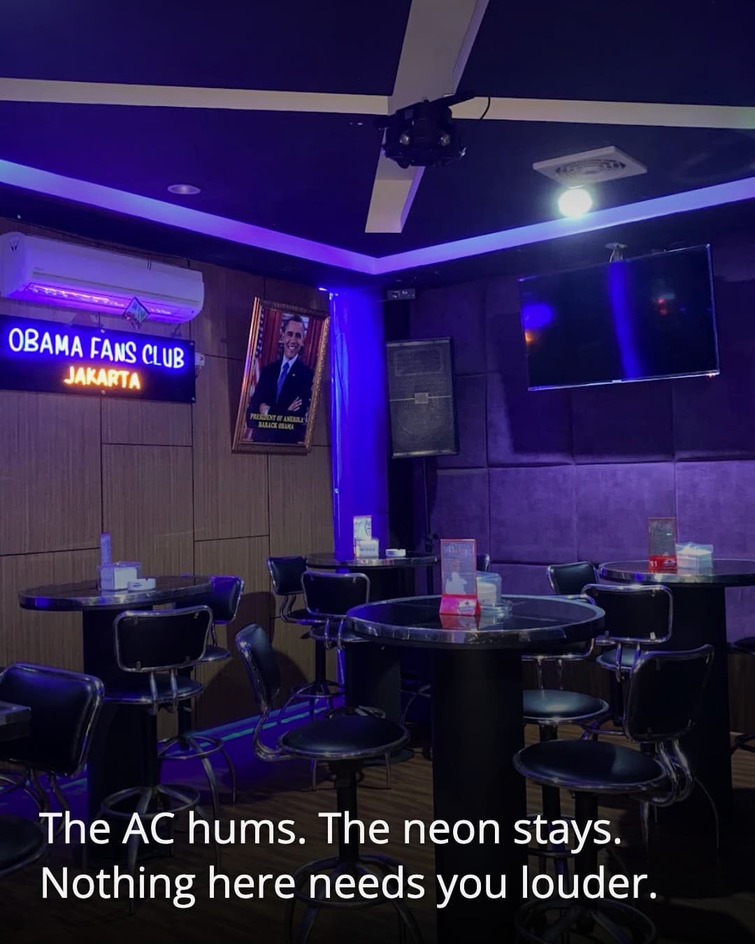OBAMA FANS CLUB neon sign and seating